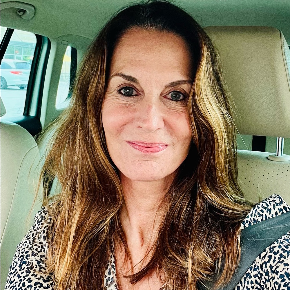 Meet your Posher, Leslie